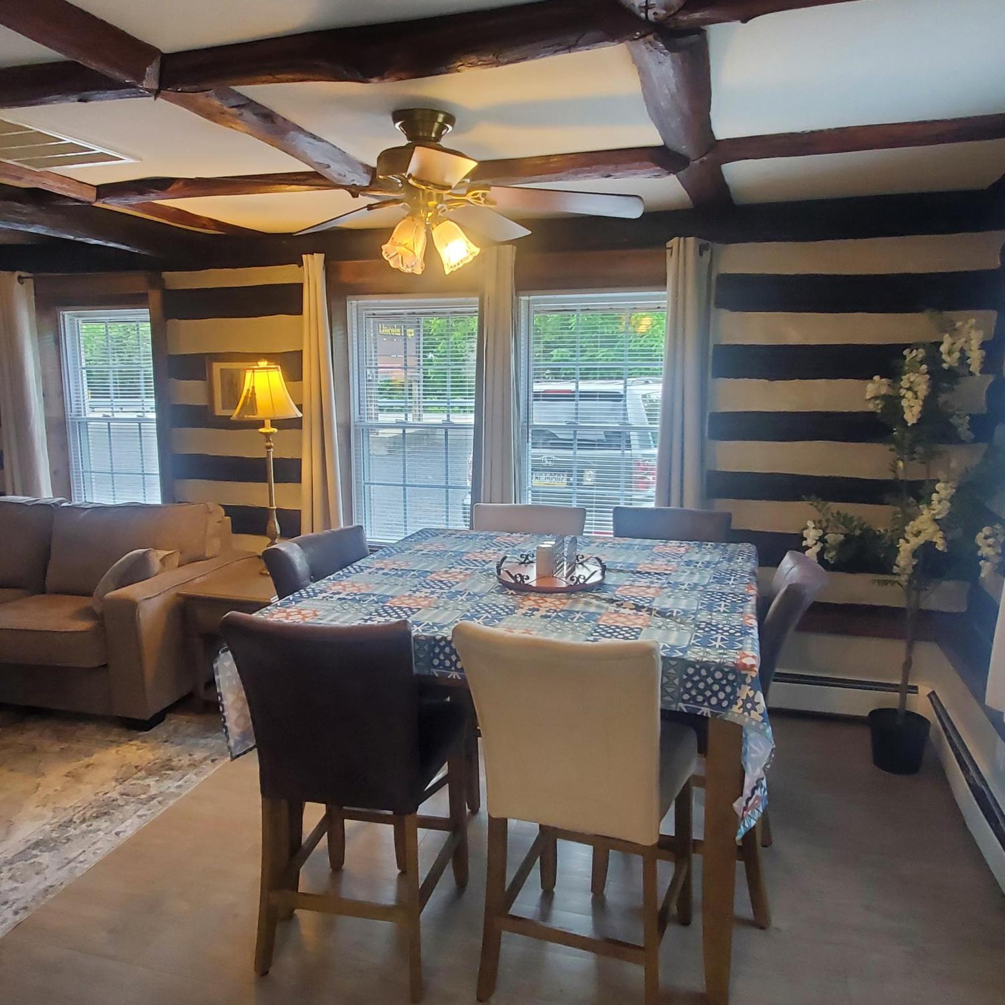 Lincoln Logs Apartment Gettysburg