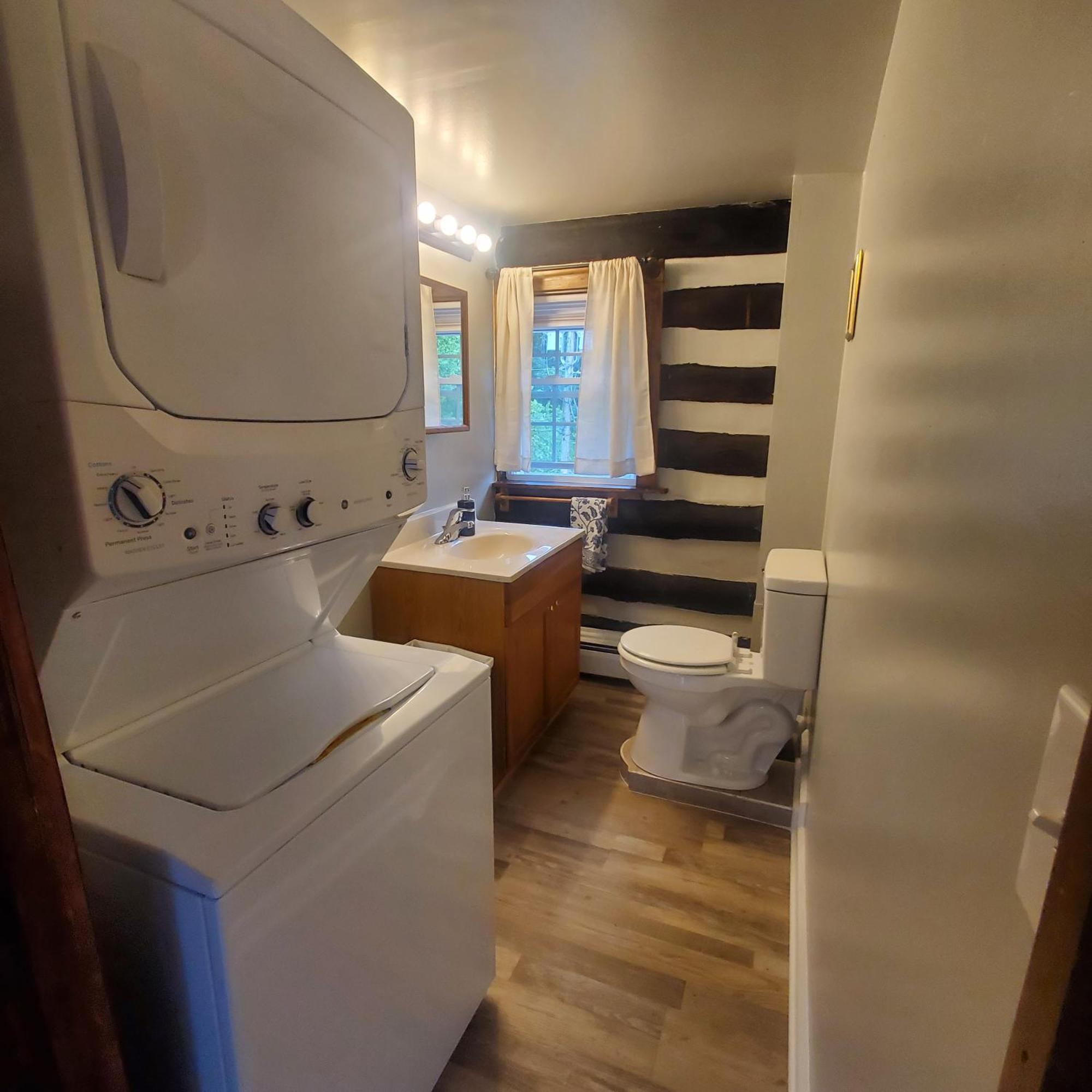 Lincoln Logs Apartment *